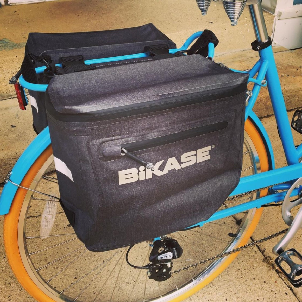 BiKASE Urbanator Adjustable Panniers - view 2