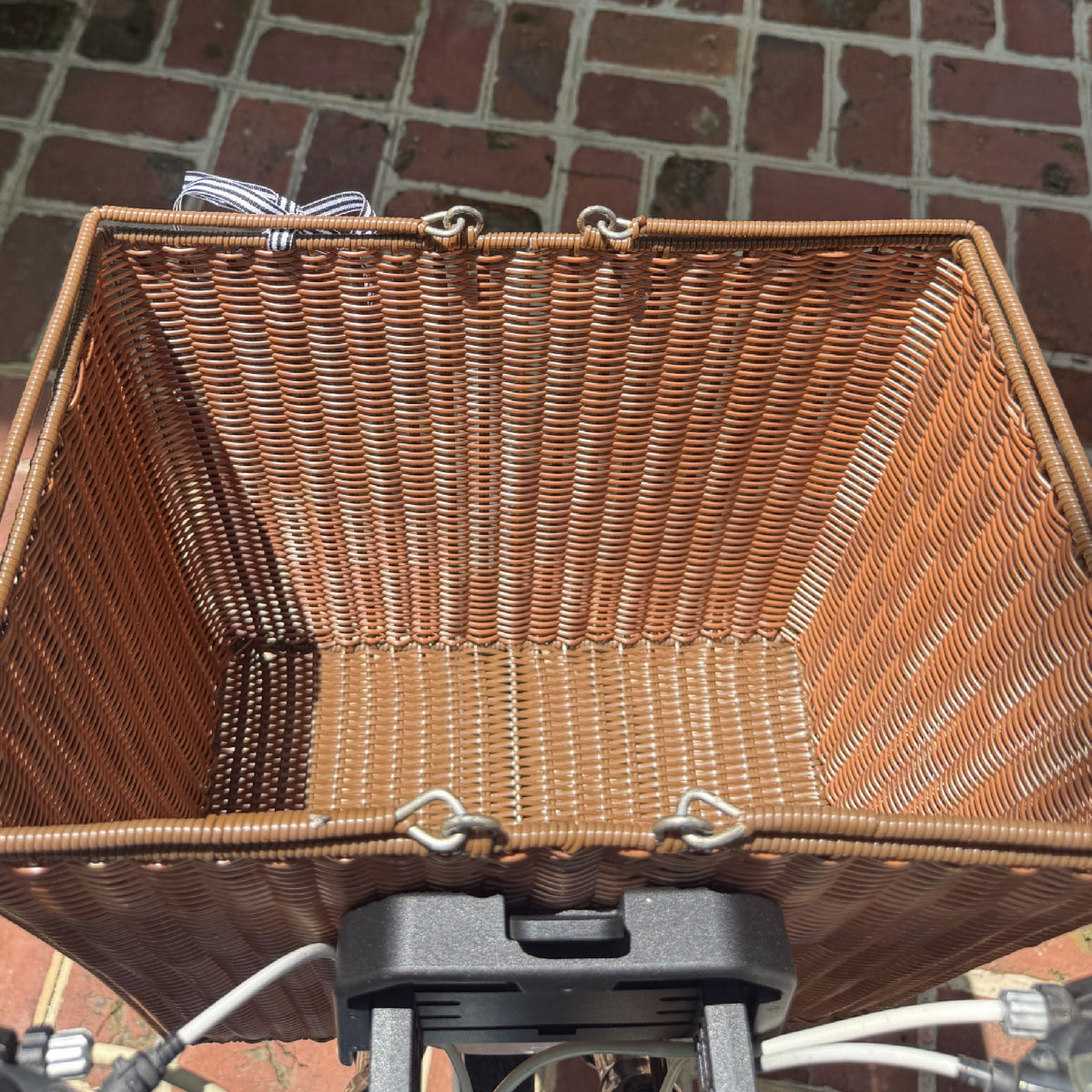 BiKASE Maggie's Handlebar Picnic Basket - view 4